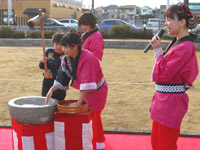 大阪女性もちつき社中　ギャルもちつき画像