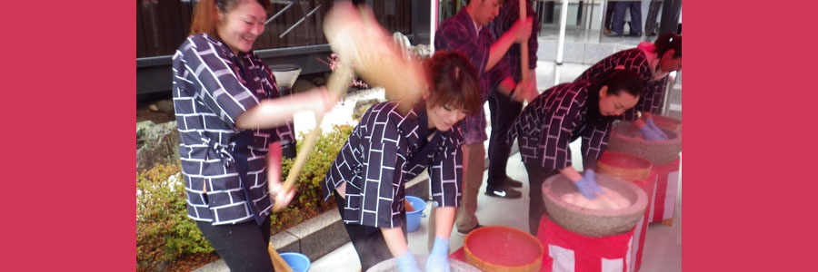 出張もちつき　餅つき業者　大阪こがね会　餅つき風景画像