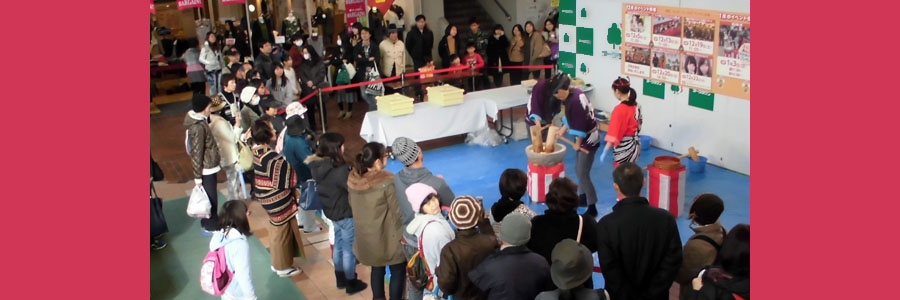 出張もちつき業者大阪こがね会　もちつきイベント現場の画像